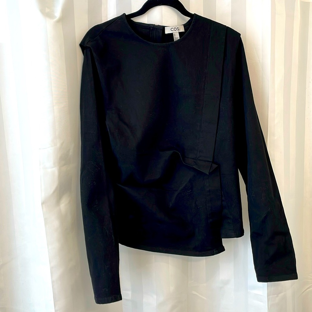 COS modern stylish top
